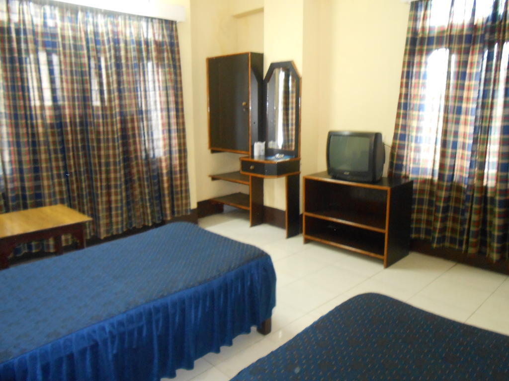 Hotel Blue Moon Гувахати Стая снимка