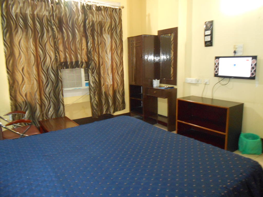 Hotel Blue Moon Гувахати Стая снимка